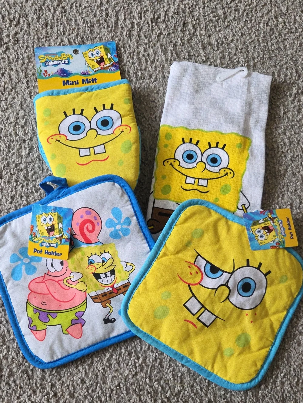 SpongeBob SquarePants NWT Full Kitchen Set Mitt Pot Holders Towel Nickelodeon